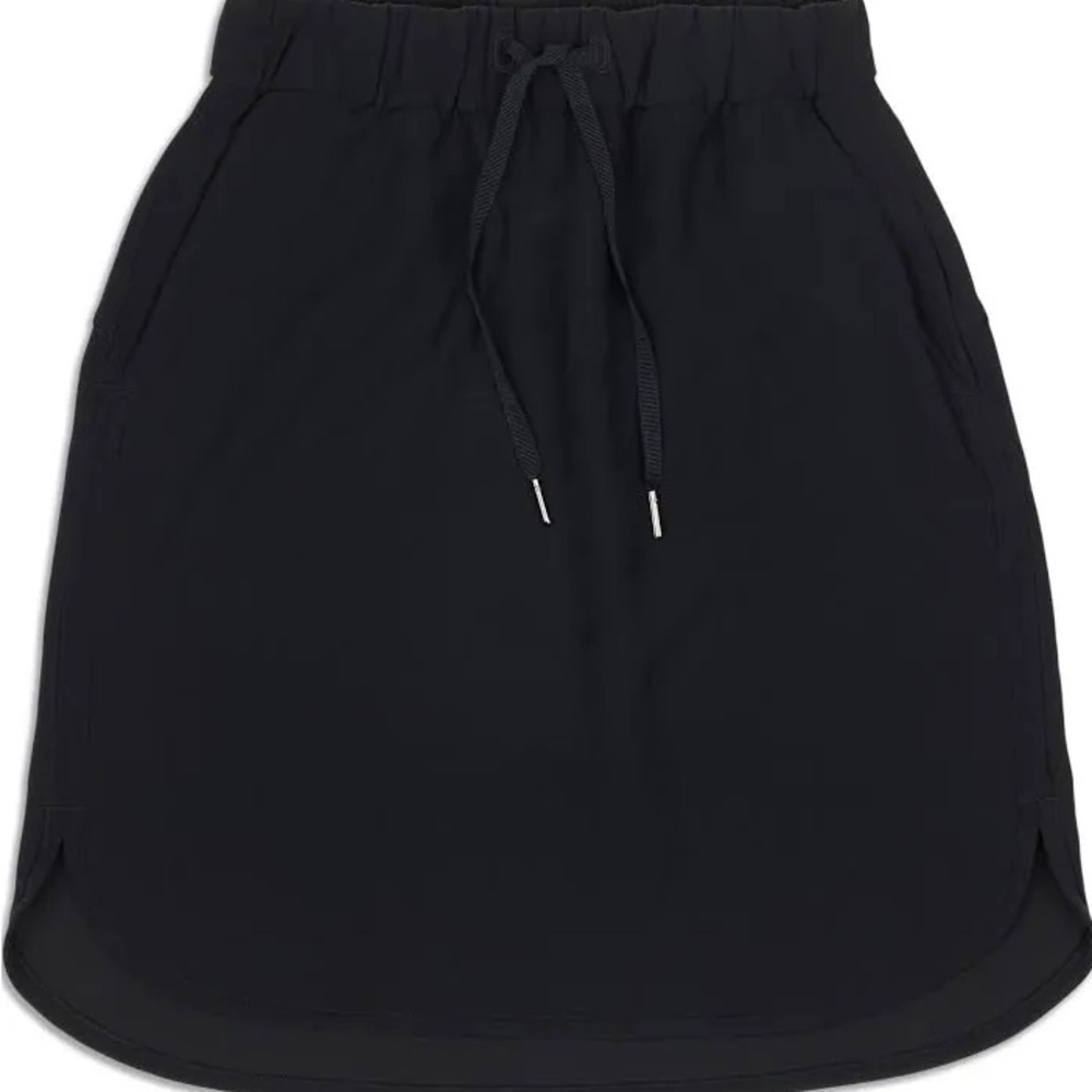 LIKE NEW: Black Lululemon On The Fly Mini Skirt - Size 8 (21” length)